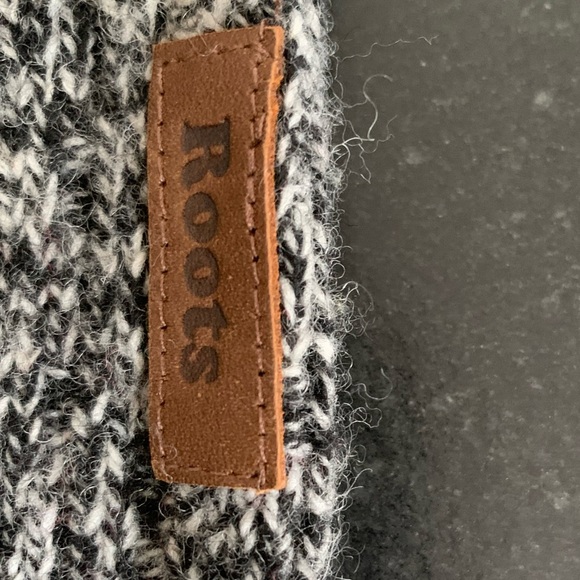 Lambswool Crewneck Warm Boyfriend Sweater, ROOTS Canada, Autumn Outerwear, L - Picture 9 of 14